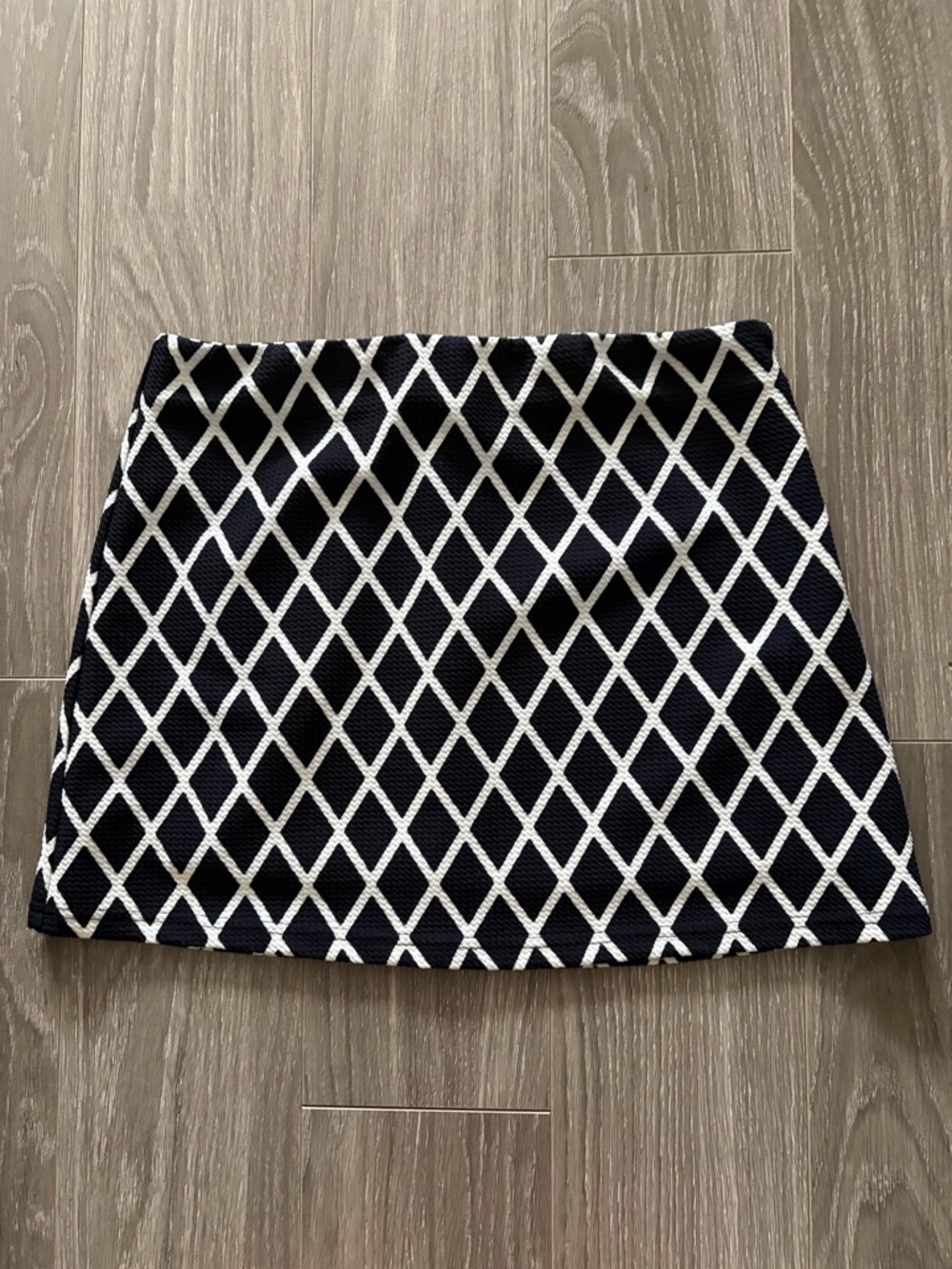 Forever 21 Diamond Patterned Skirt Size Medium